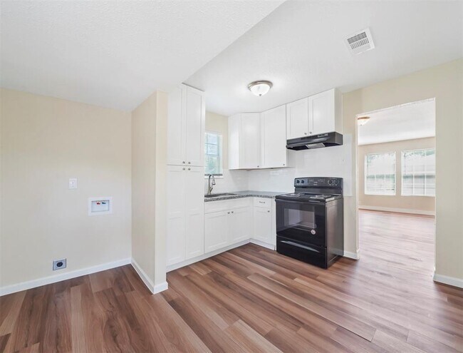 Foto del edificio - 8244 Hartford St