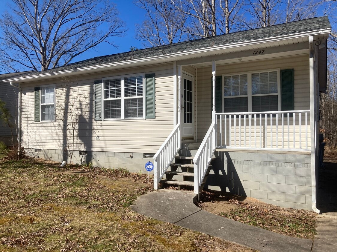 Front - 1247 Forest Park Dr