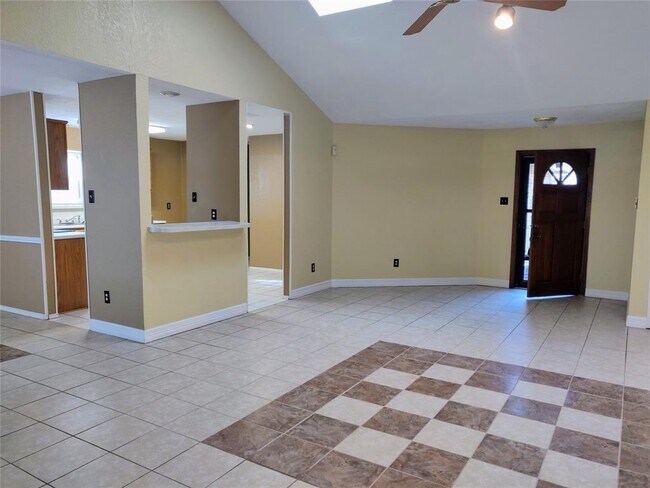 Building Photo - 104 Laurel Ln