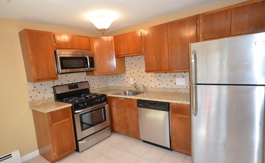 50 Farrwood Ave Unit 12, North Andover, MA 01845 Condo for Rent in
