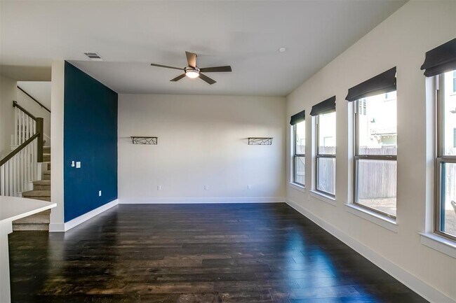 Building Photo - 13001 Hymeadow Dr
