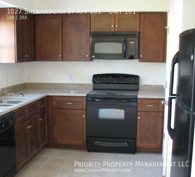 Foto del edificio - Large End Unit One Bedroom Townhouse, Harr...