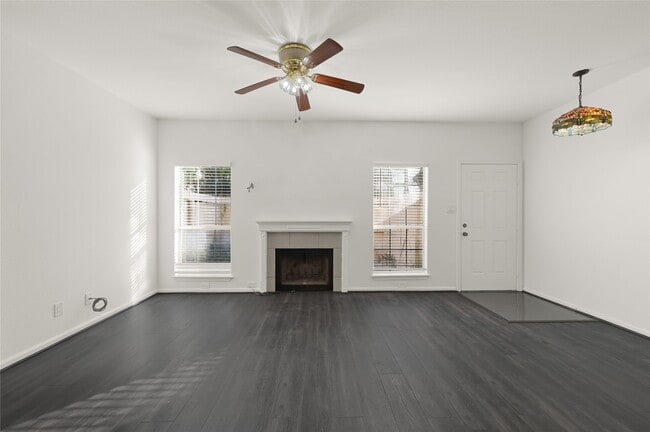 Foto del edificio - 2860 Holly Hall St