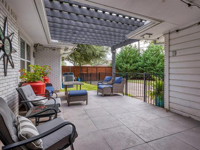 Foto del edificio - 6356 Woodcrest Ln