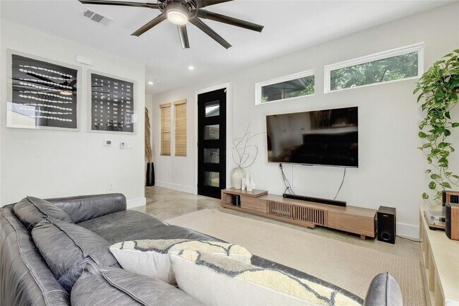 Building Photo - 4606 Ledesma Rd