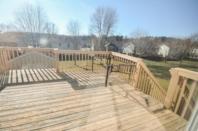 Building Photo - Move-In Ready 3 bed 2 bath with Large Yard!