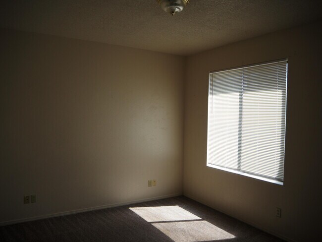Building Photo - 4256 Sabana Loop SE