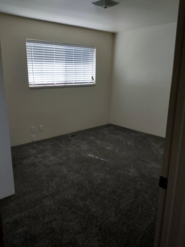 Front Bedroom - 849 S Vernal Ave