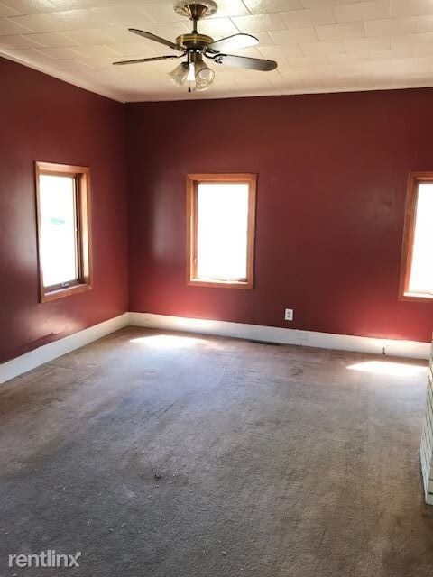 Building Photo - 3 br, 1 bath House - 655 E Isabella Ave