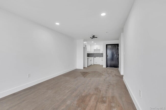 Building Photo - 74 Broadway