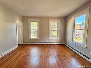 Building Photo - 442 Poplar St