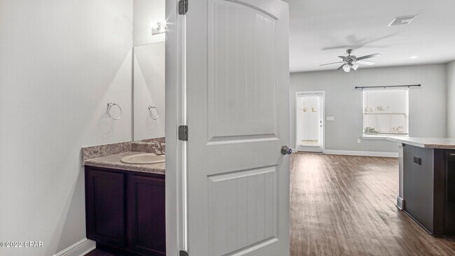 Foto del edificio - 5772 Callaway Cir