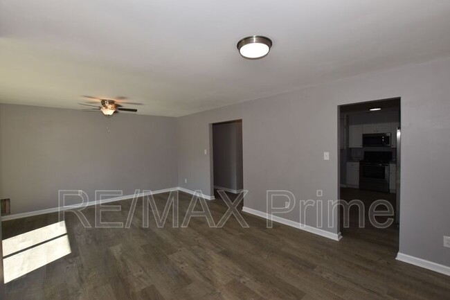 Building Photo - 1473 Longdale Dr