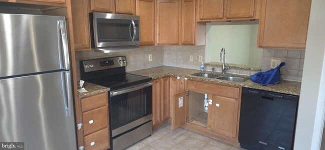 Building Photo - 7886 Marioak Dr