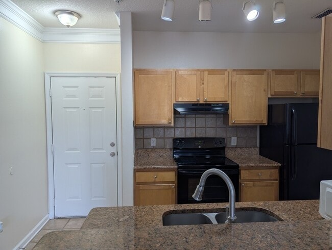 Building Photo - 4207 S Dale Mabry Hwy