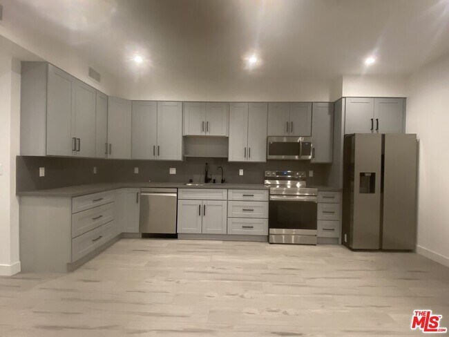 Foto del edificio - 10455 Etiwanda Ave