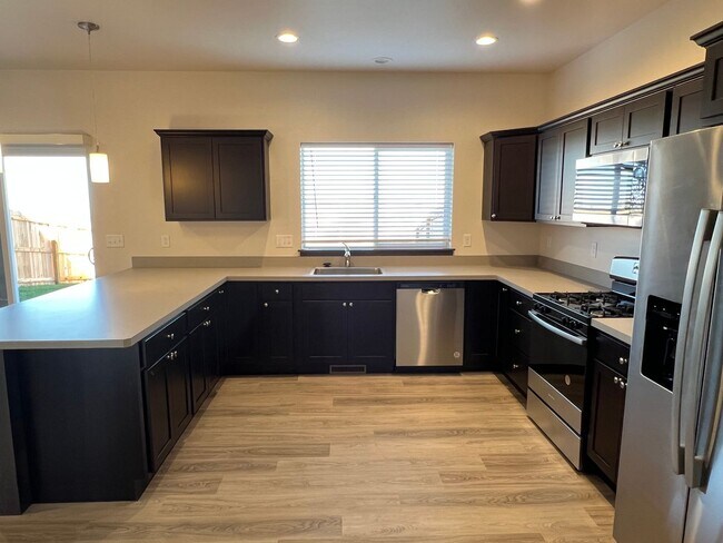 Building Photo - Brand New 3 Bed 2.5 Bath with double attac...