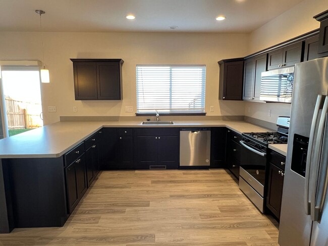 Foto del edificio - Brand New 3 Bed 2.5 Bath with double attac...