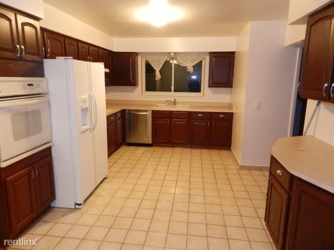 Building Photo - 5194 Blair Dr