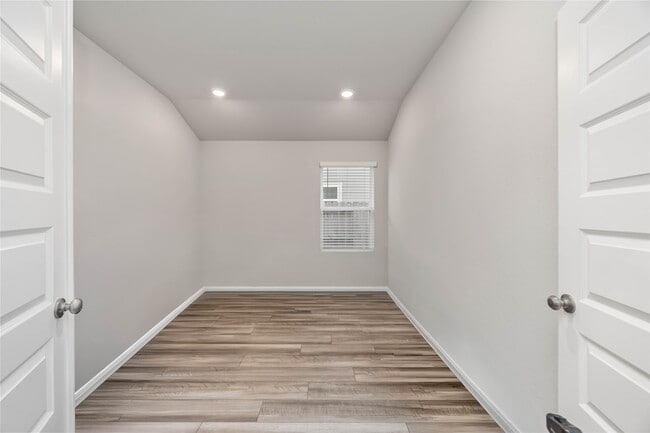 Building Photo - 6915 Ventura Dr