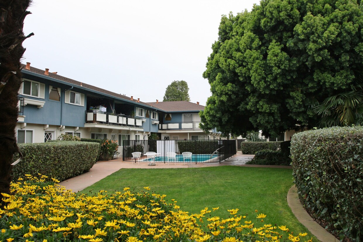 Foto principal - 362 W Olive Ave
