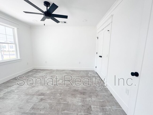 Building Photo - 235 Jefferson Heights