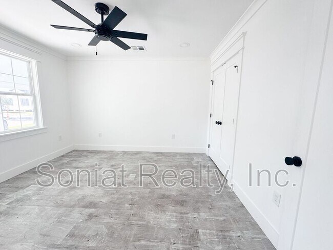 Foto del edificio - 235 Jefferson Heights