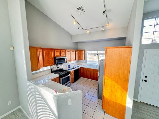 Foto del edificio - 2 Bed + Den Single Story Home in Painted Desert