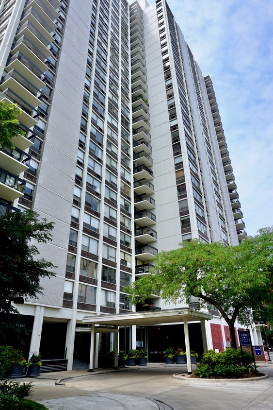 1460 N Sandburg Terrace, Chicago, IL 60610 Apartments in Chicago, IL