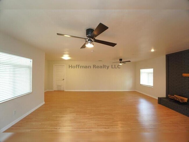 Foto del edificio - Spacious 2-Bedroom Ranch Home in Odessa