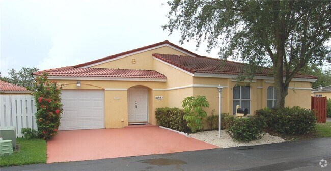 King Court Apartments for Rent with High Ceilings Miami FL 1 King Court Apartments for Rent with High Ceilings Miami FL 1