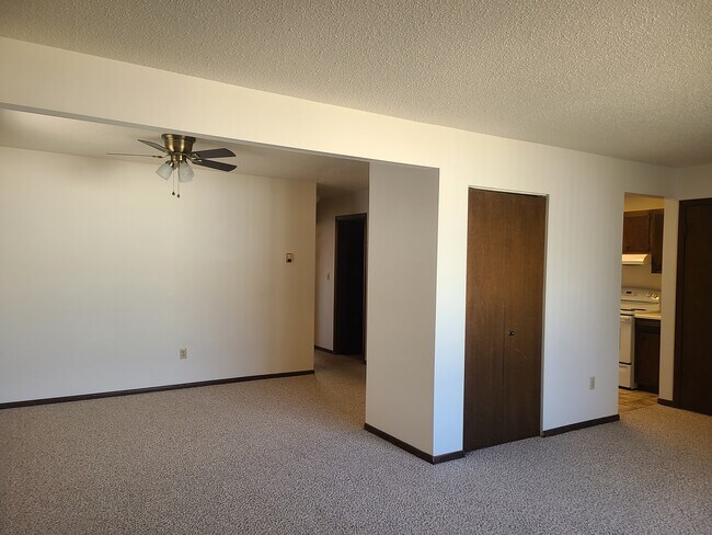 Building Photo - 719 2nd Ave W
