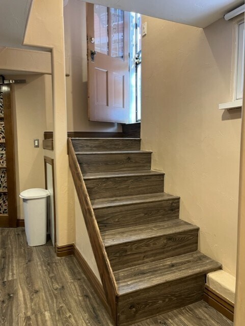 Private in and out entrance - 3256 Alcott St
