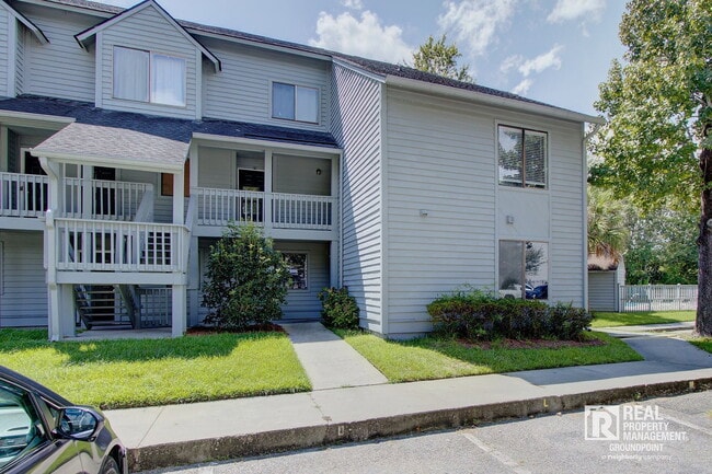 Building Photo - 8471 Yadkin Cir
