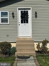 Building Photo - 422 Kansas Rd