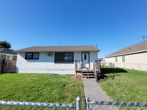 Building Photo - 1008 W Kristine St