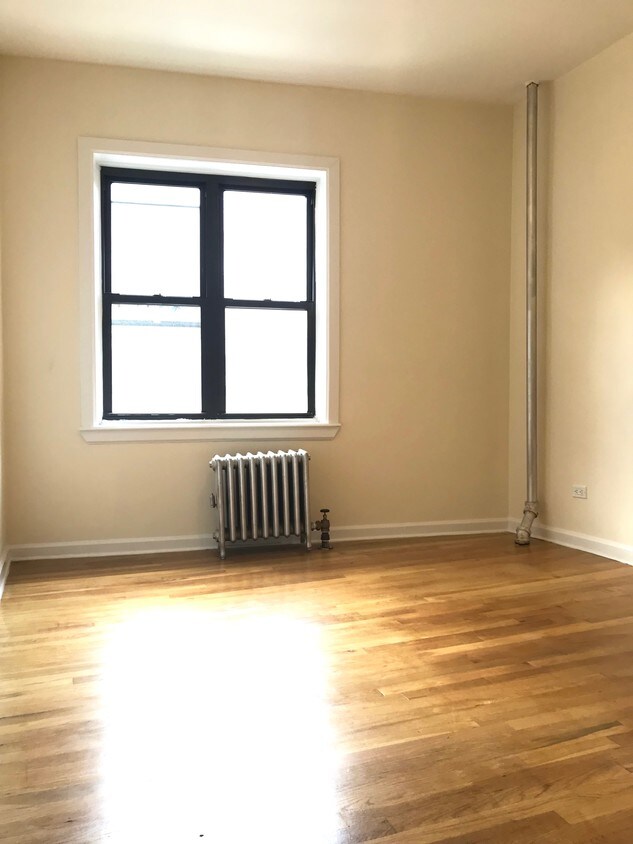 Primary Photo - 210 Grand St