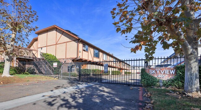 Building Photo - 465 4th Ave