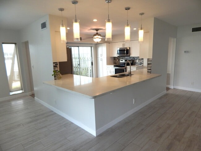 Foto del edificio - 6117 Old Court Rd