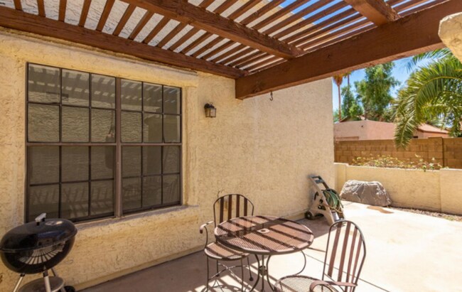 Building Photo - 1825 E VINEDO LN - 3BR 2BA McClintock/Elliot