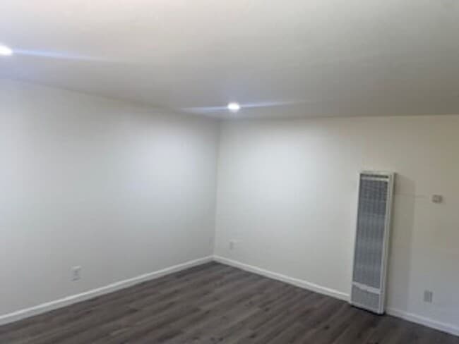 Building Photo - 527 Vaqueros Ave