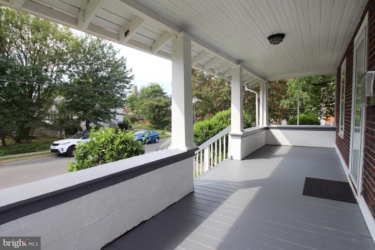 Foto principal - 723 S Barton St