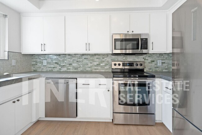 Foto del edificio - Updated Shadow Wood Townhome with Garage 5...
