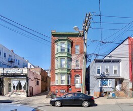 Building Photo - 118 Bowers St