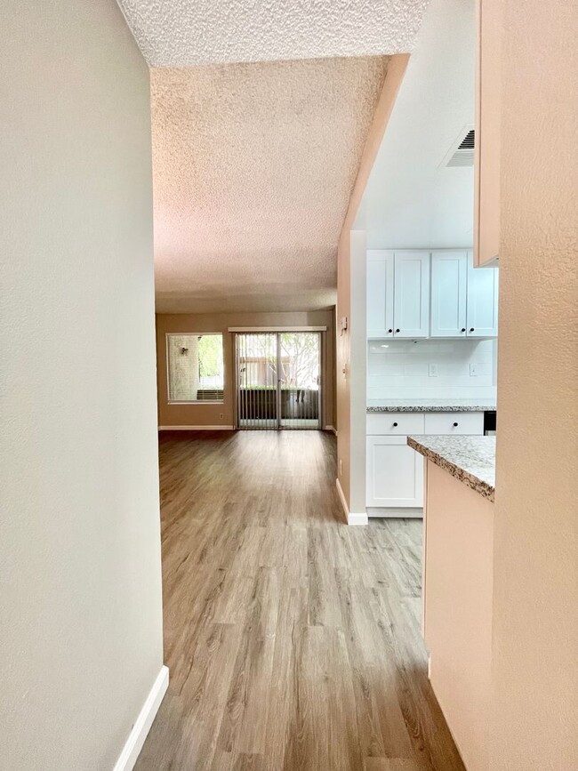 Building Photo - 2 Bedroom, 1 1/2 Bath - Sunnyvale