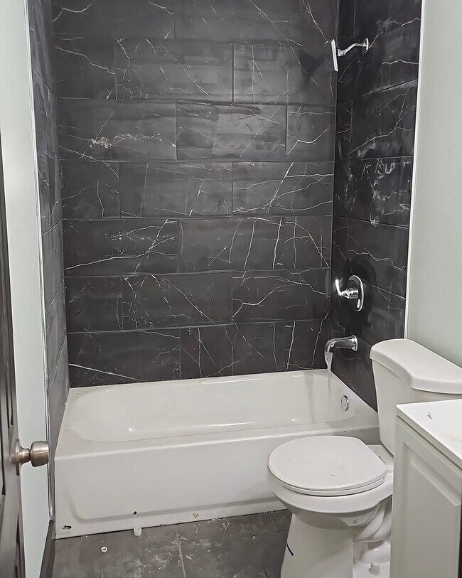 Foto del edificio - 1697 Baine Ave