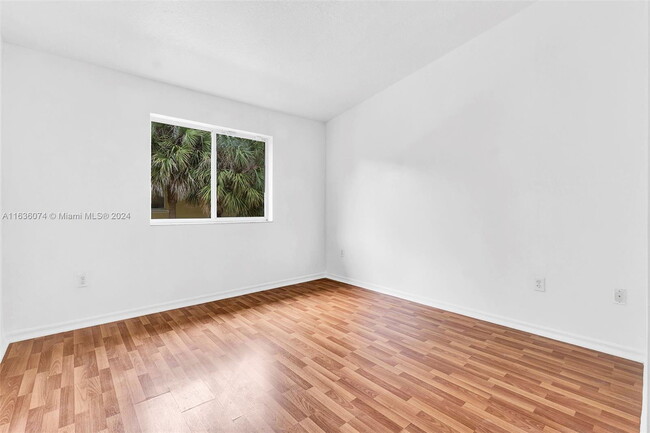 Foto del edificio - 7851 NW 6th St