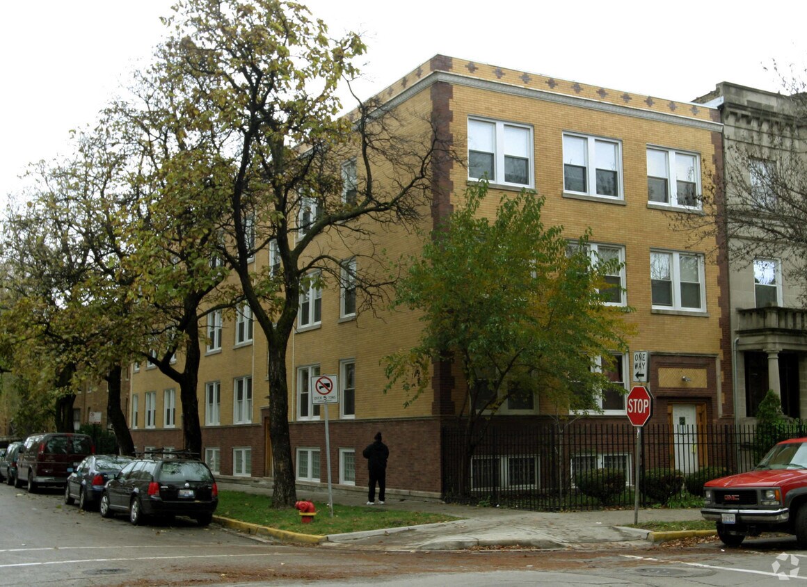 Primary Photo - 3286 W Wrightwood Ave