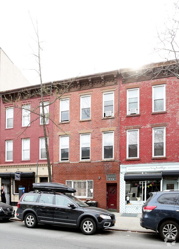 Foto principal - 491 Court St