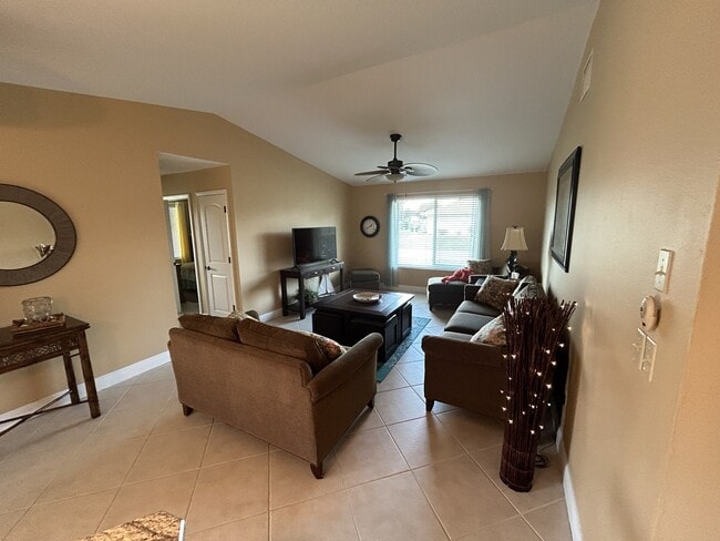Foto del edificio - 2331 Bremen Ct